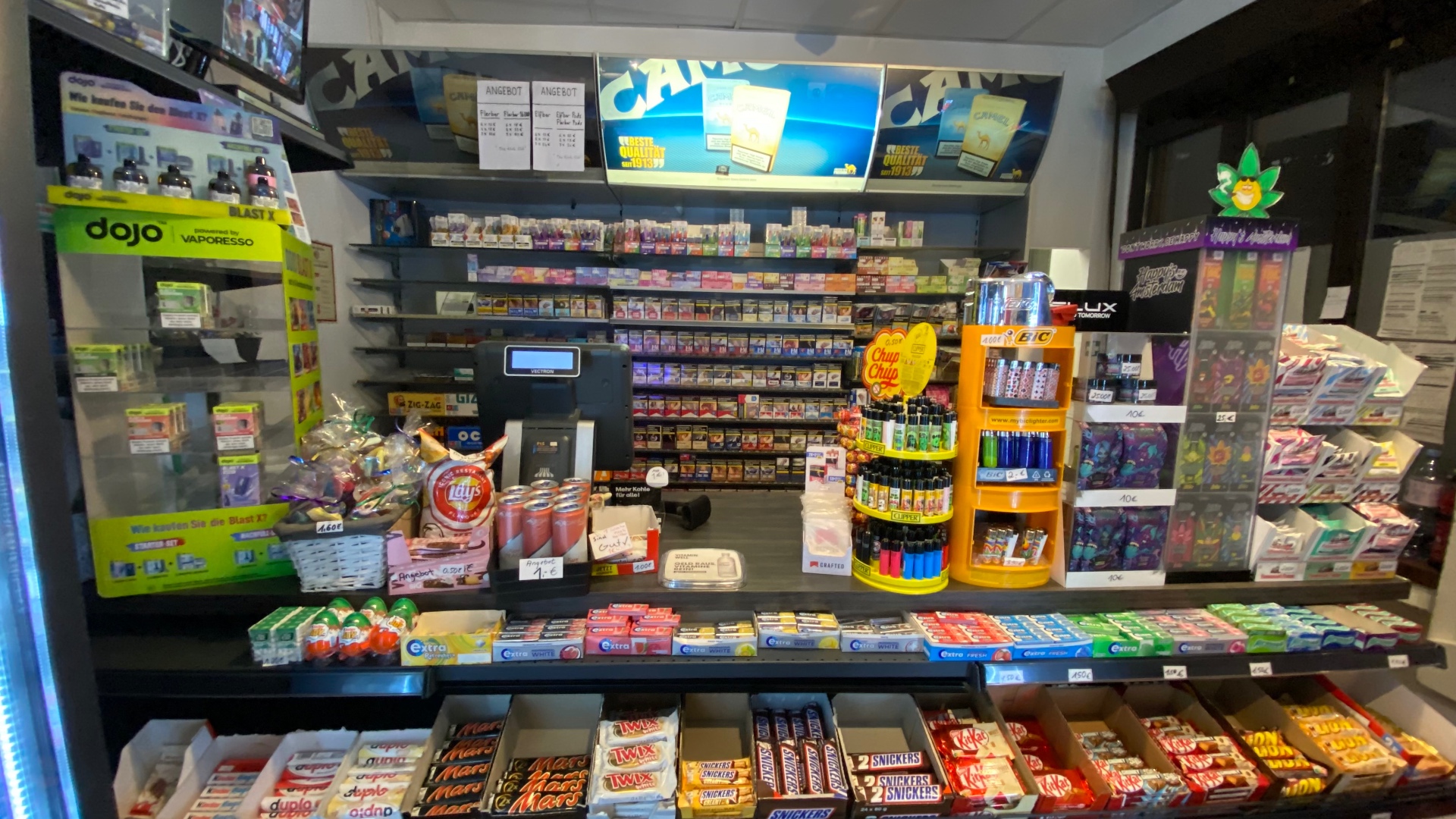 Gut bestückter Kassenbereich des The Kiosk Club